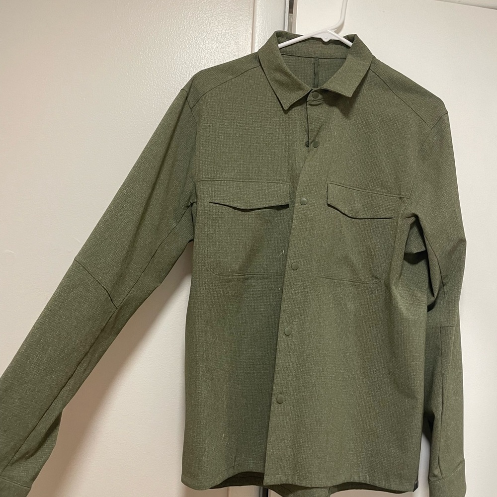Lululemon double pocket button down overshirt